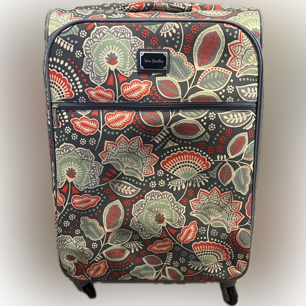 Vera Bradley rolling luggage soft side in Nomadic Floral 23”x17”x9”